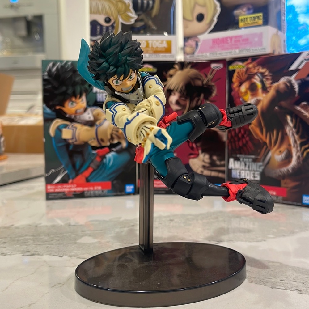 My hero academia the amazing heroes volume 13 deli in hero suit figurine.